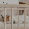 Bébé dort peu la journée : faut-il s'inquiéter ? Conseils et solutions