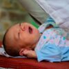 Bébé régurgite beaucoup : Est-ce normal ?