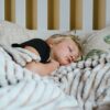 Combien de siestes selon l'âge de bébé ? Guide complet