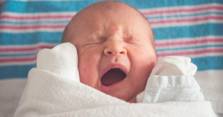Comment savoir si bébé est stressé ? Signes et solutions